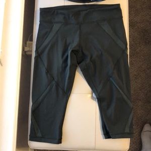 Lululemon cropped yoga pants